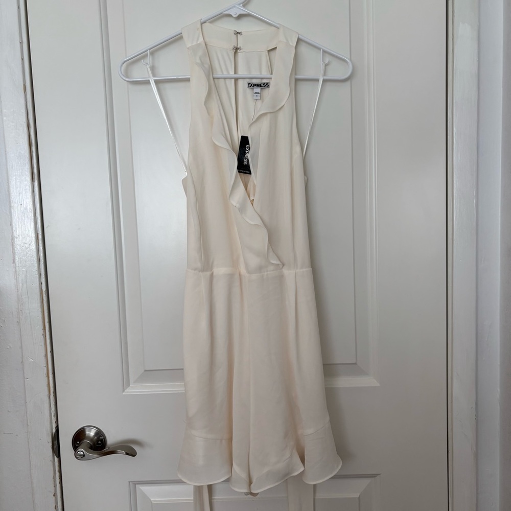 NWT Express Ruffle V Neck Romper Cream Size 8